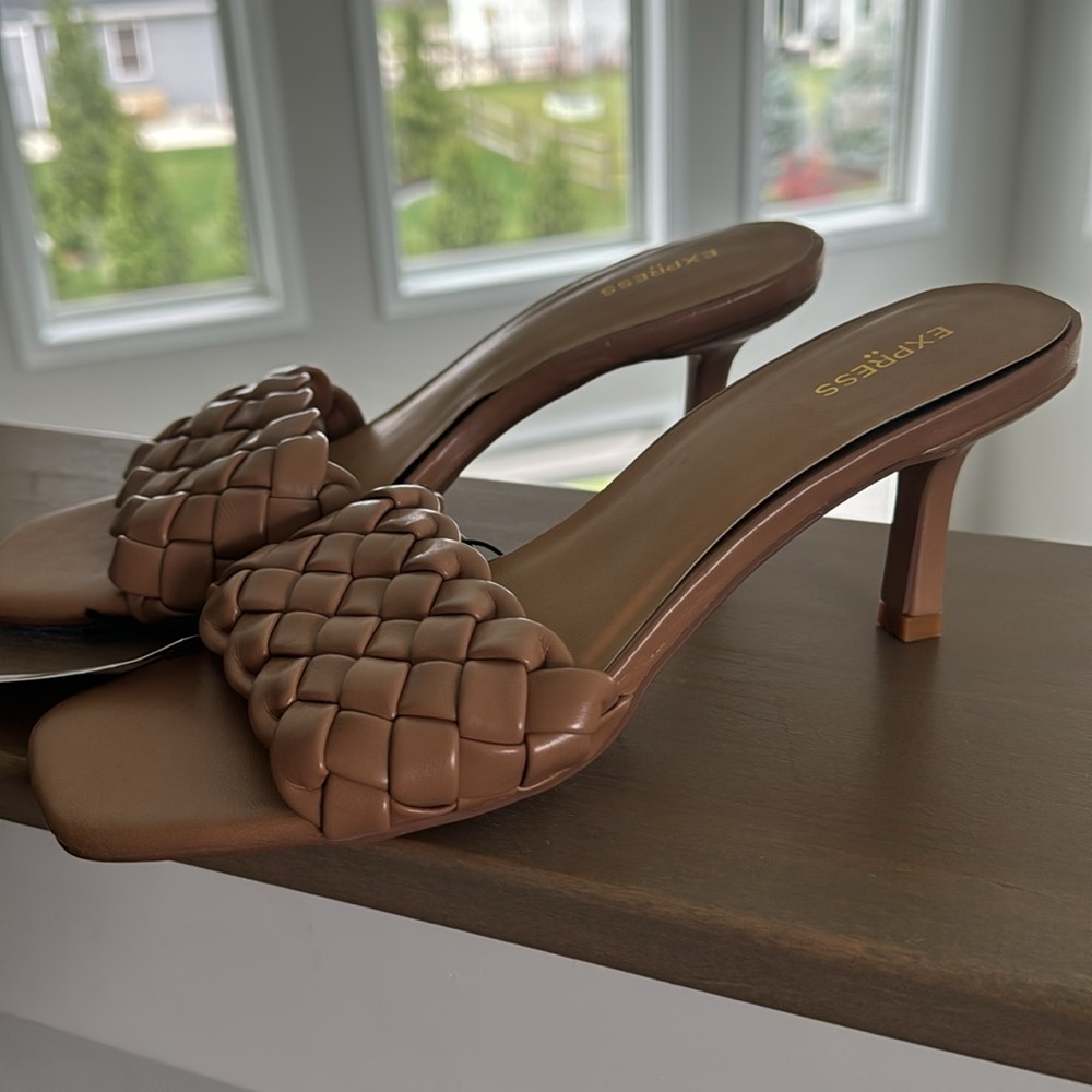 Quilted Square Toe Heel - Picture 2 of 4